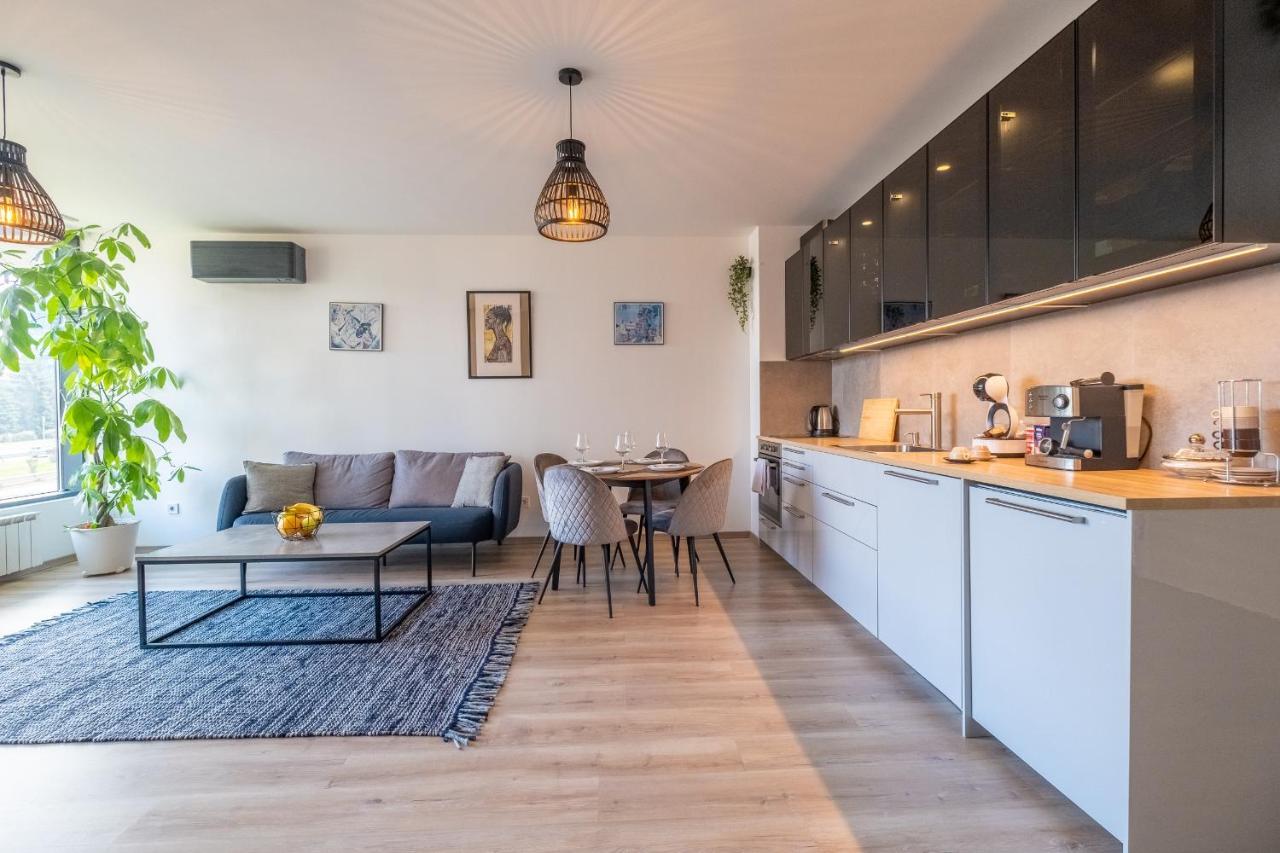 Arcadia Apartment, Park And Parking Daire Sofya