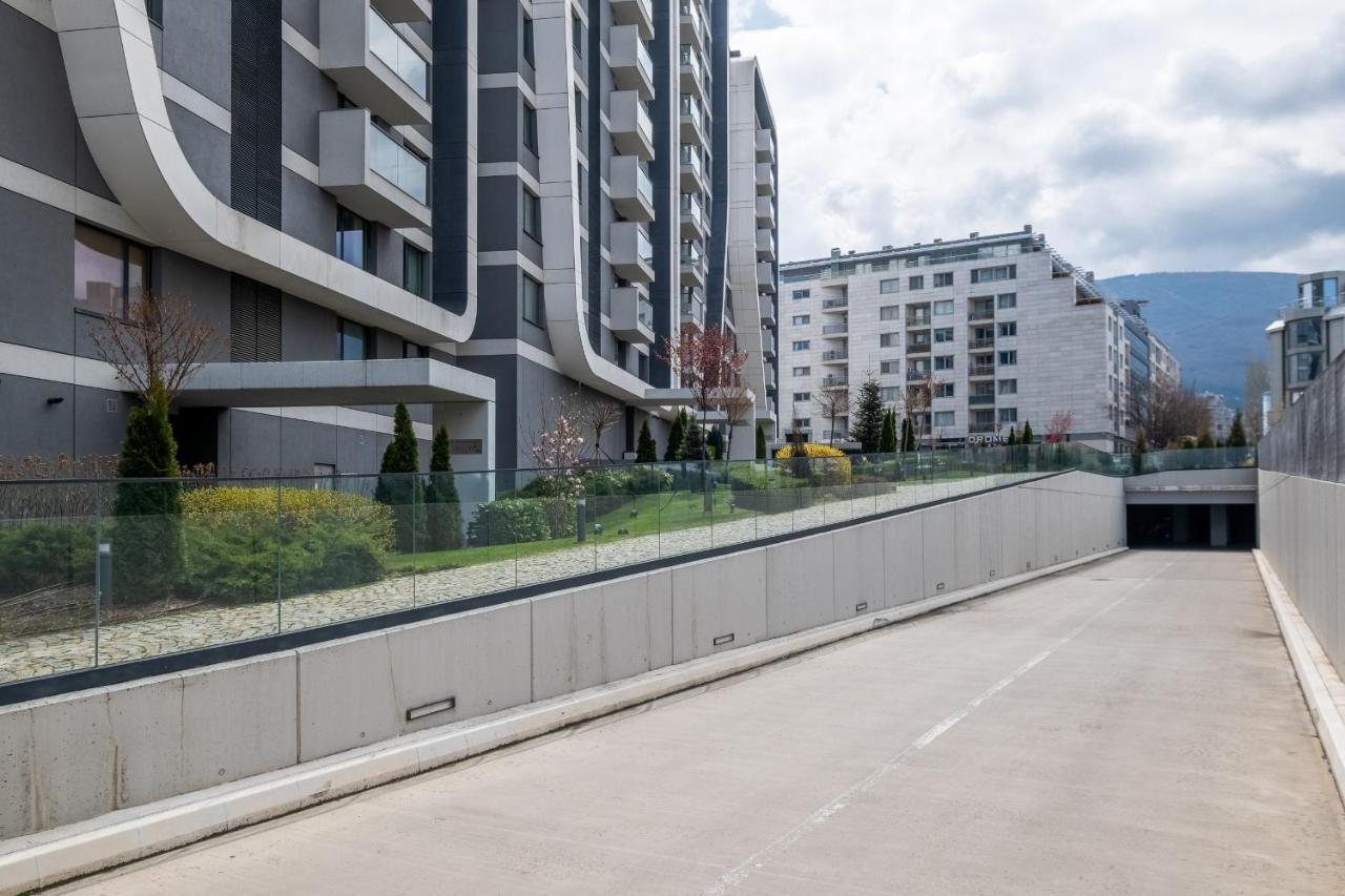 Daire Arcadia Apartment, Park And Parking